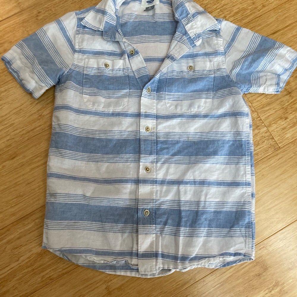 Last day 8 boys: 2 pair jeans Levi’s & cat & jack, old navy button up play shirt
